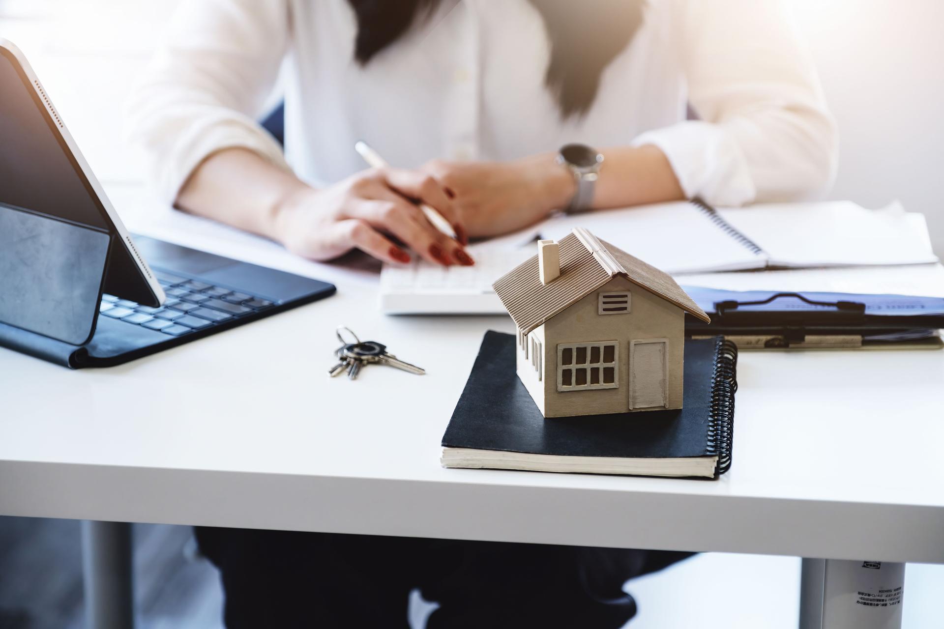 Entrepreneurs, business owners, accountants, real estate agents, focusing on tabletop home models with women using home equity budget calculators to assess their financial risks.